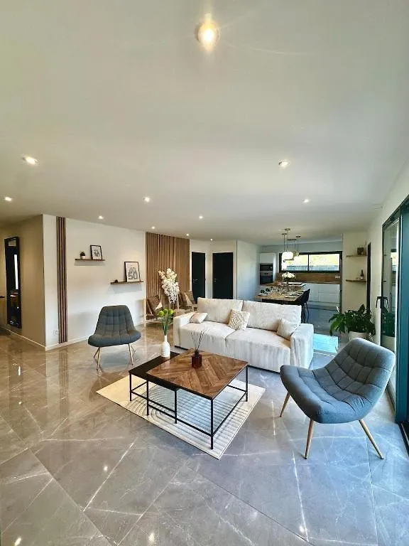La Charmesienne - Modern Villa With Pool 0*, Charmes-sur-Rhone France