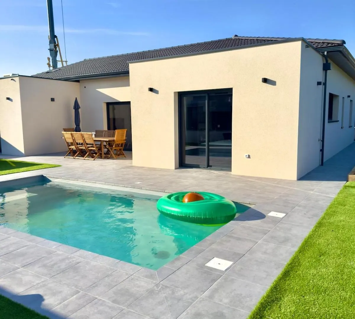 La Charmesienne - Modern Villa With Pool 0*, Charmes-sur-Rhone France