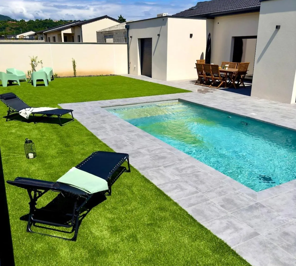 La Charmesienne - Modern Villa With Pool 0*, Charmes-sur-Rhone France