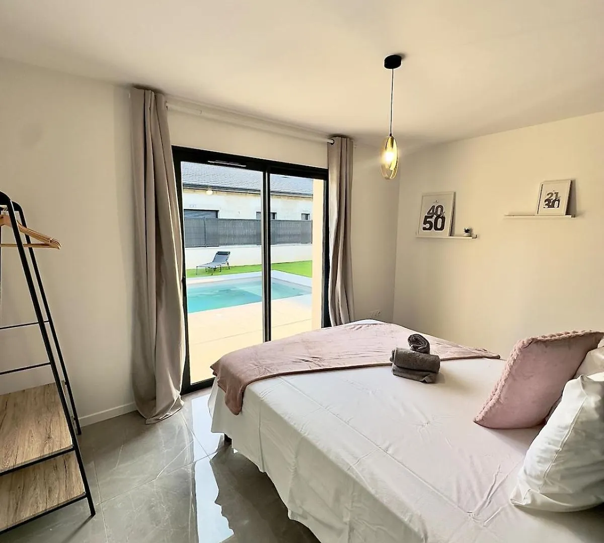 La Charmesienne - Modern Villa With Pool Charmes-sur-Rhone